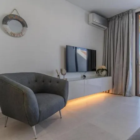 Apartment Lovely House In Playa De La Americas